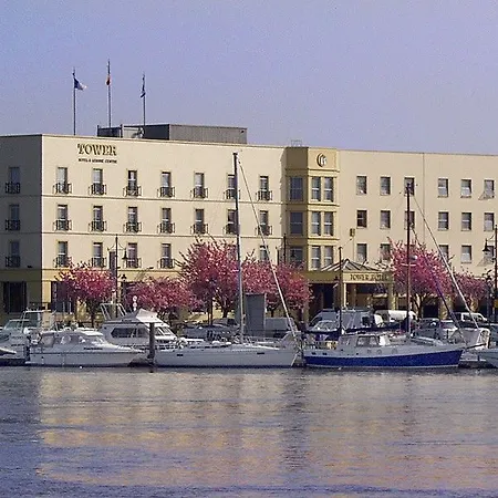 Tower & Leisure Centre ホテル 4*