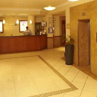 Tower & Leisure Centre ホテル 4*