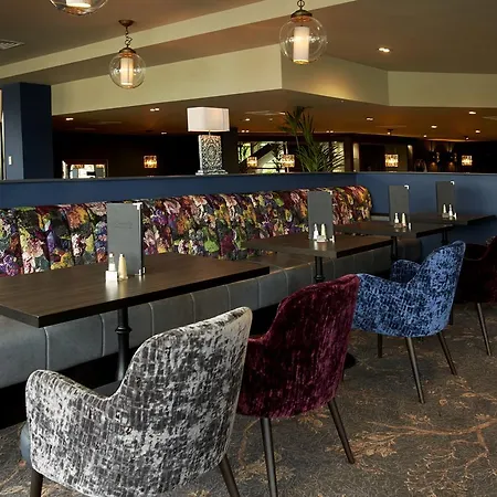 Tower & Leisure Centre Hotell 4*