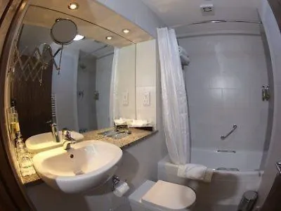 Tower & Leisure Centre Hotell 4*