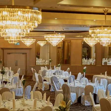 Tower & Leisure Centre Hotell 4*