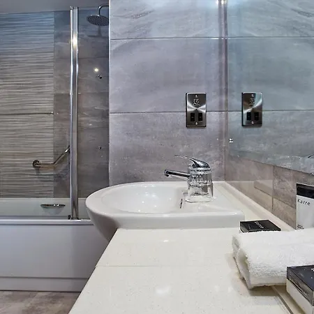 Отель Tower & Leisure Centre